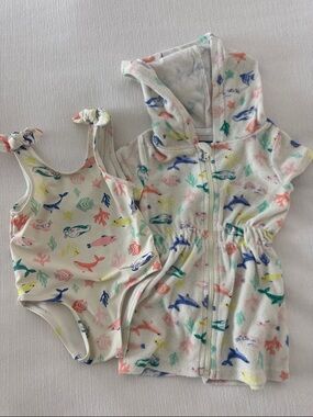 Eddie Bauer White Multicolor Sea Creature One-Piece Swimsuit & Hooded Cover-Up